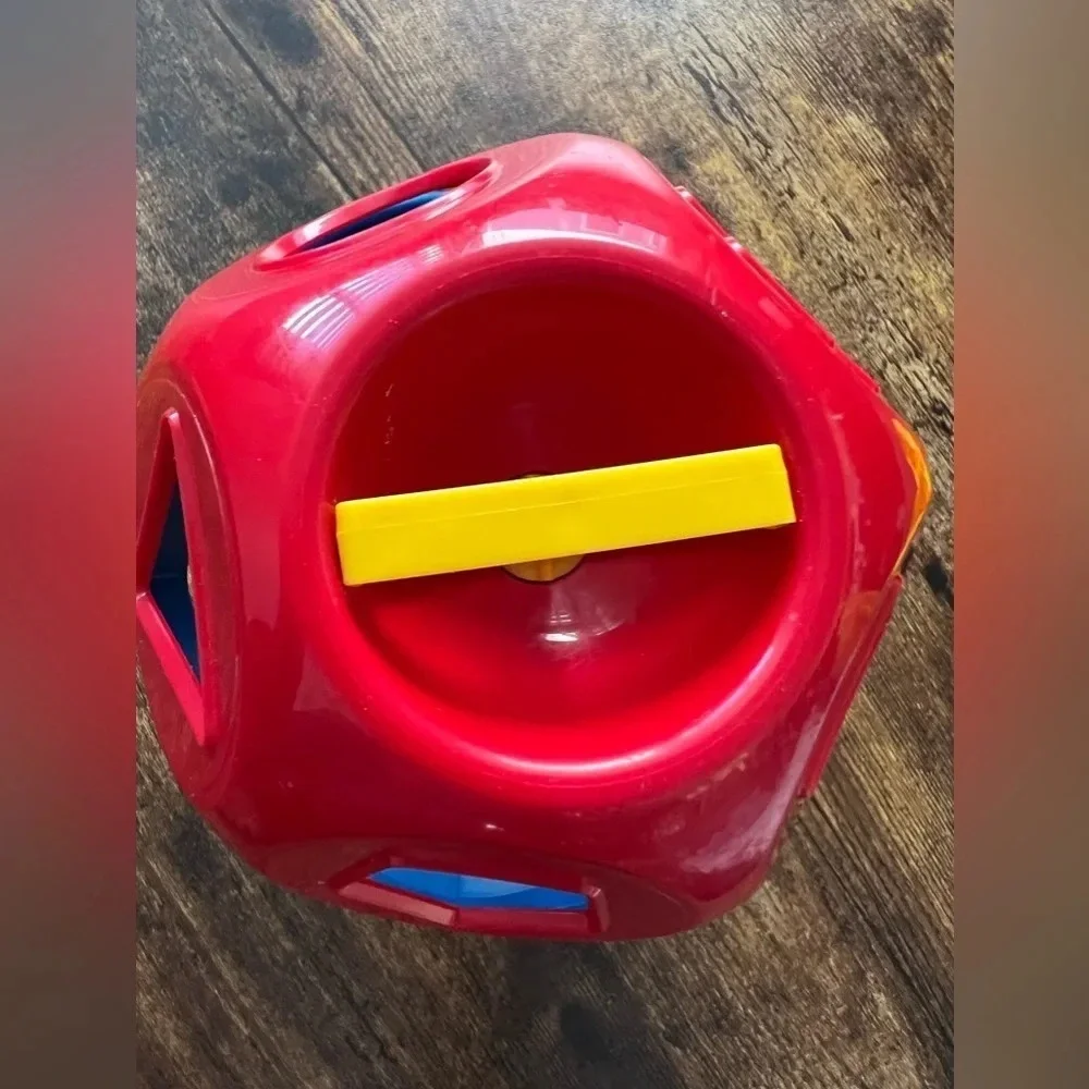Tupperware | Shape-O children’s toy.